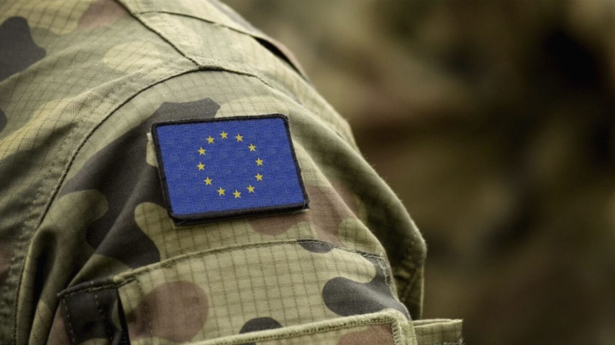 Ucraina – L’Unione Europea è inadeguata a dare risposte univoche e in tempi rapidi alle minacce russe. Subito un solo esercito e una sola politica estera.